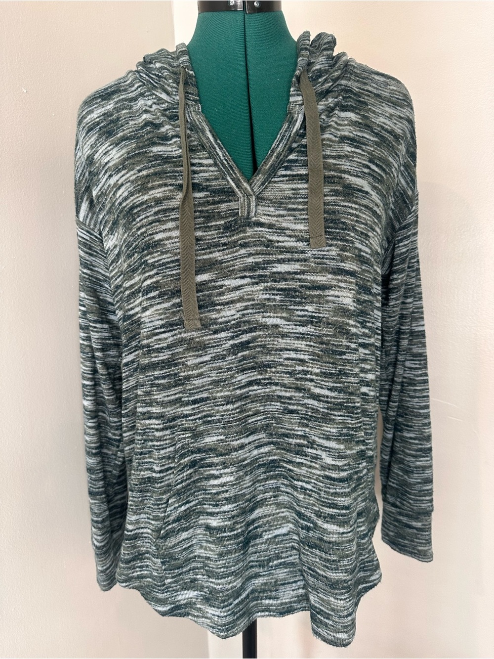 Market & Spruce Green Marled Long Sleeve V-Neck Hoodie